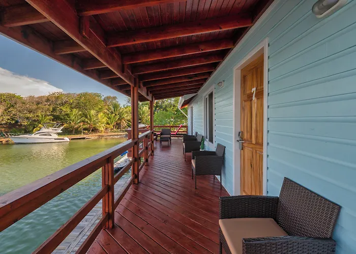 Hotel And Dive Center Roatan Yacht Club